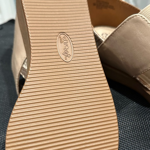 Tan sandals with snake print heels - Picture 5 of 7